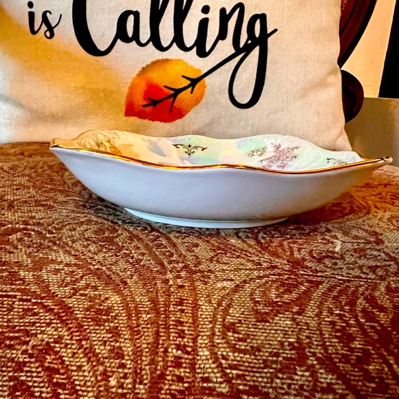 A rare vintage serving plate, iridescent colonial couple - Picture 3 of 4